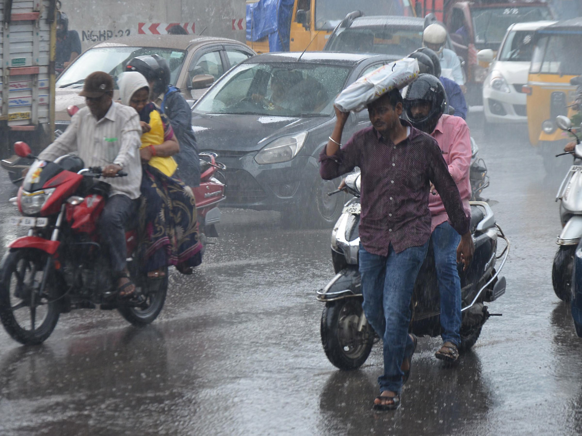 Heavy Rain in Hyderabad Photo Gallery - Sakshi22