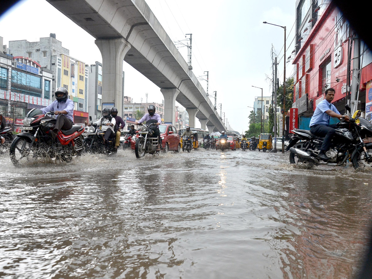 Heavy Rain in Hyderabad Photo Gallery - Sakshi23