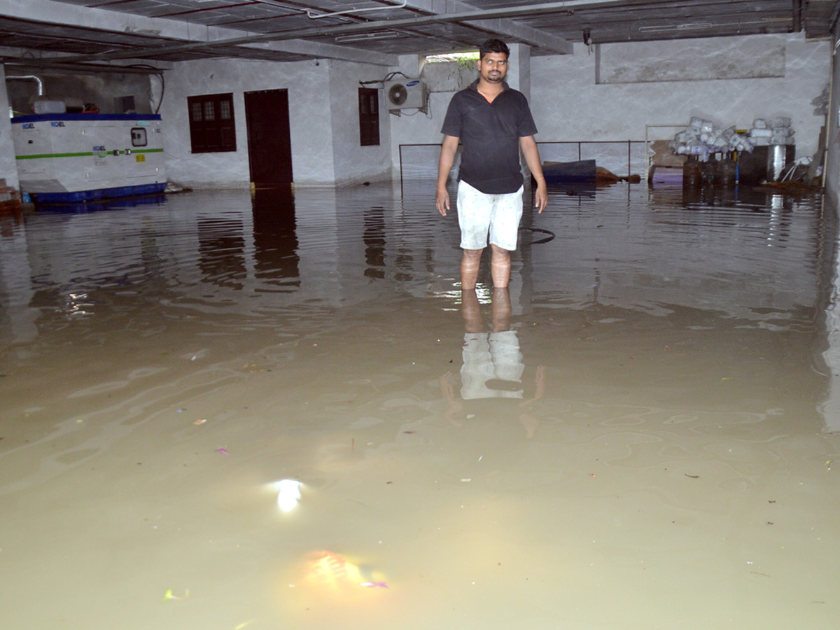 Heavy Rain in Hyderabad Photo Gallery - Sakshi25