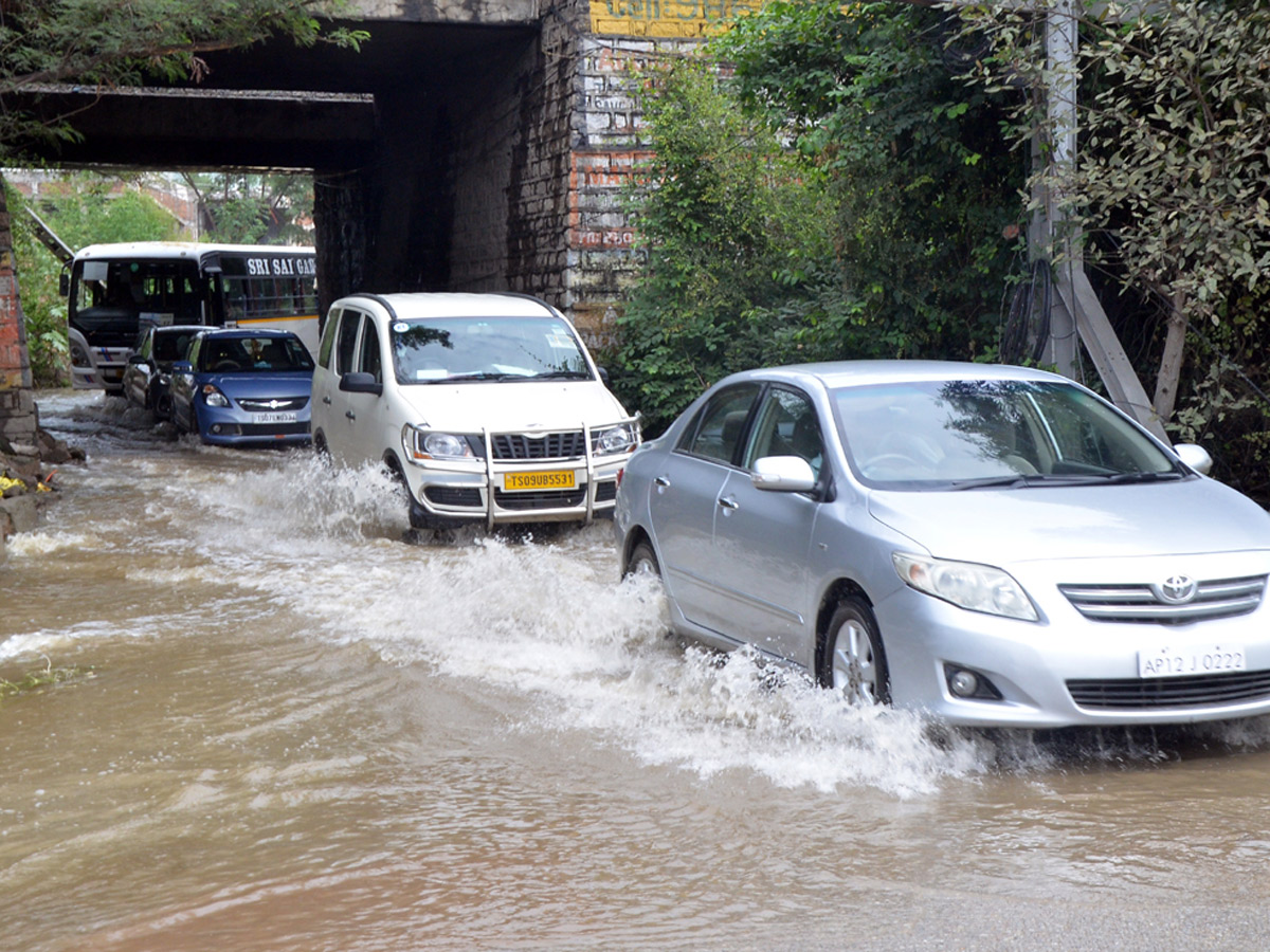 Heavy Rain in Hyderabad Photo Gallery - Sakshi29