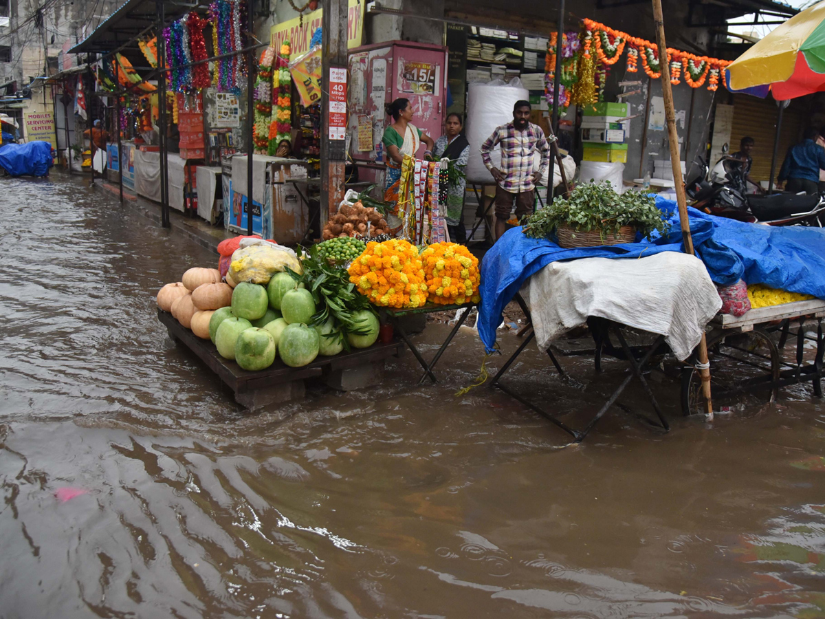 Heavy Rain in Hyderabad Photo Gallery - Sakshi30