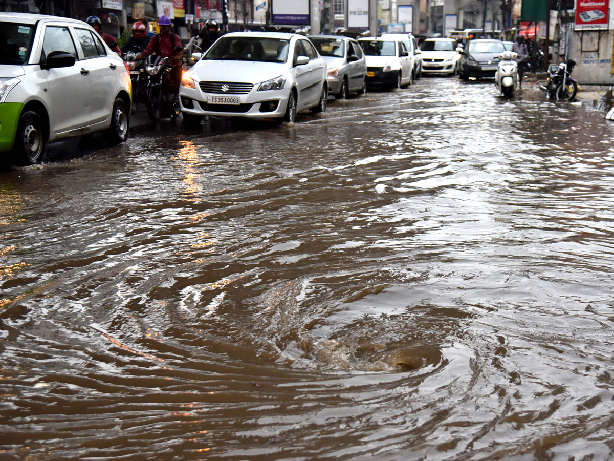 Heavy Rain in Hyderabad Photo Gallery - Sakshi32