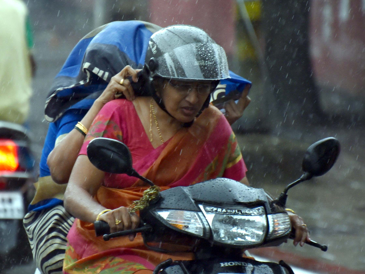 Heavy Rain in Hyderabad Photo Gallery - Sakshi35