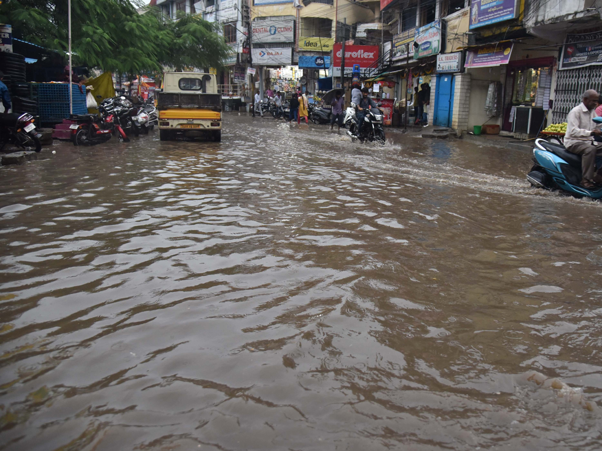 Heavy Rain in Hyderabad Photo Gallery - Sakshi37