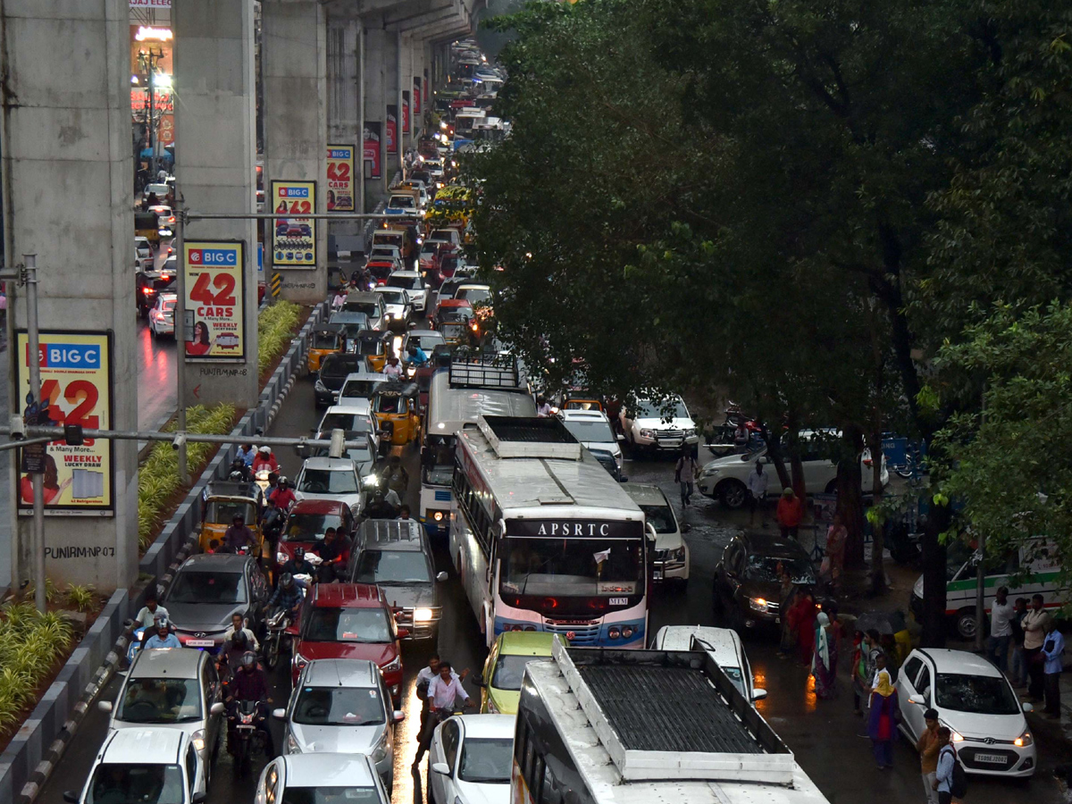 Heavy Rain in Hyderabad Photo Gallery - Sakshi38