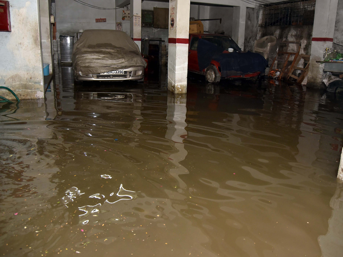 Heavy Rain in Hyderabad Photo Gallery - Sakshi40