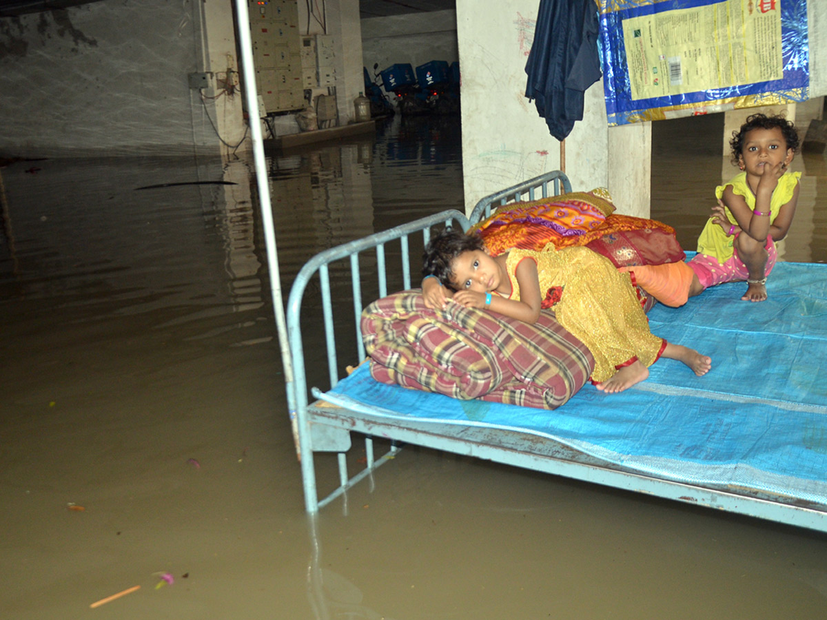 Heavy Rain in Hyderabad Photo Gallery - Sakshi5