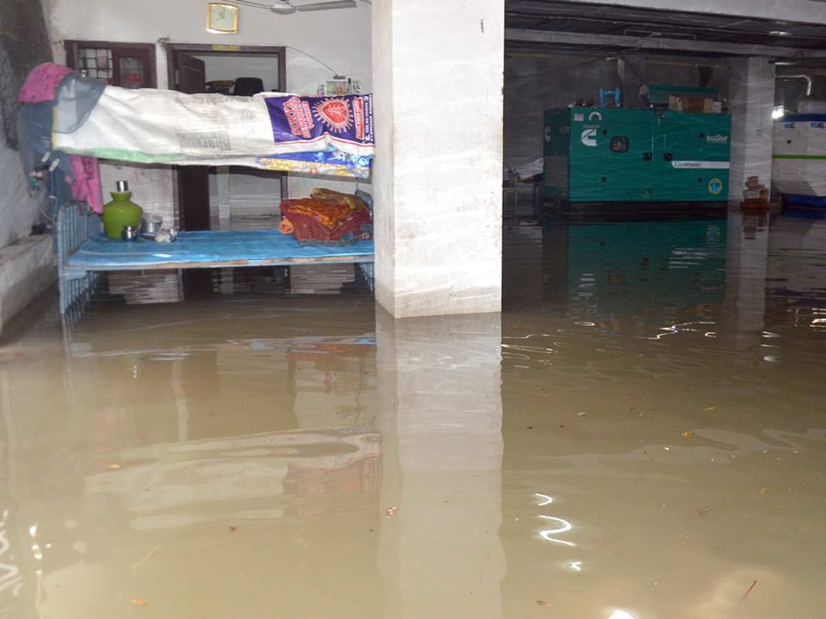 Heavy Rain in Hyderabad Photo Gallery - Sakshi6