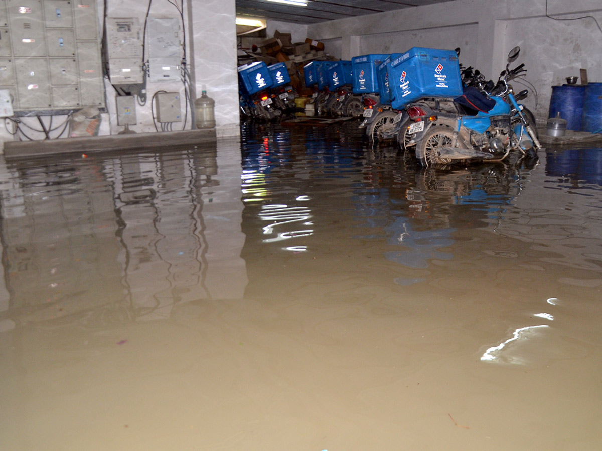 Heavy Rain in Hyderabad Photo Gallery - Sakshi7