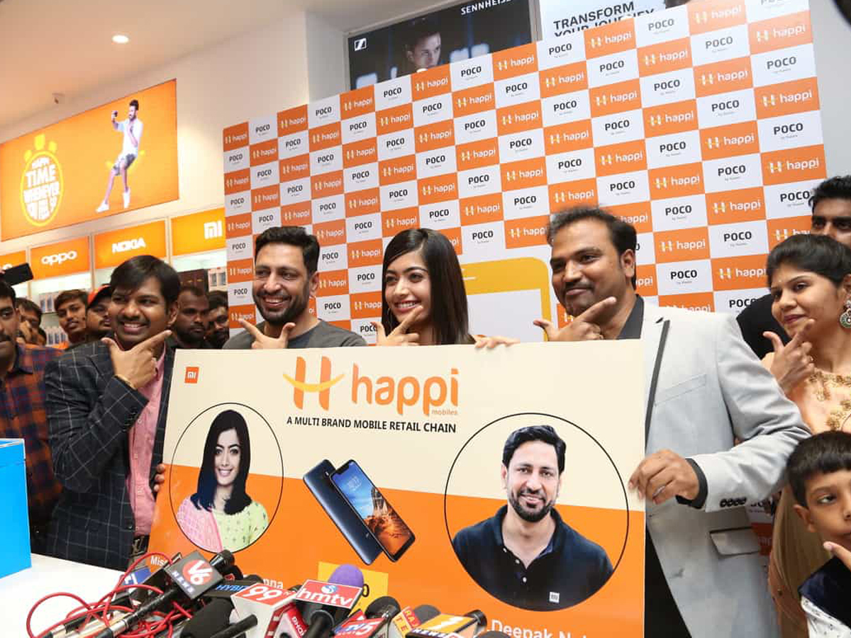 Rashmika Mandanna Launches Happi Mobiles at Banjara Hills Photo Gallery - Sakshi5