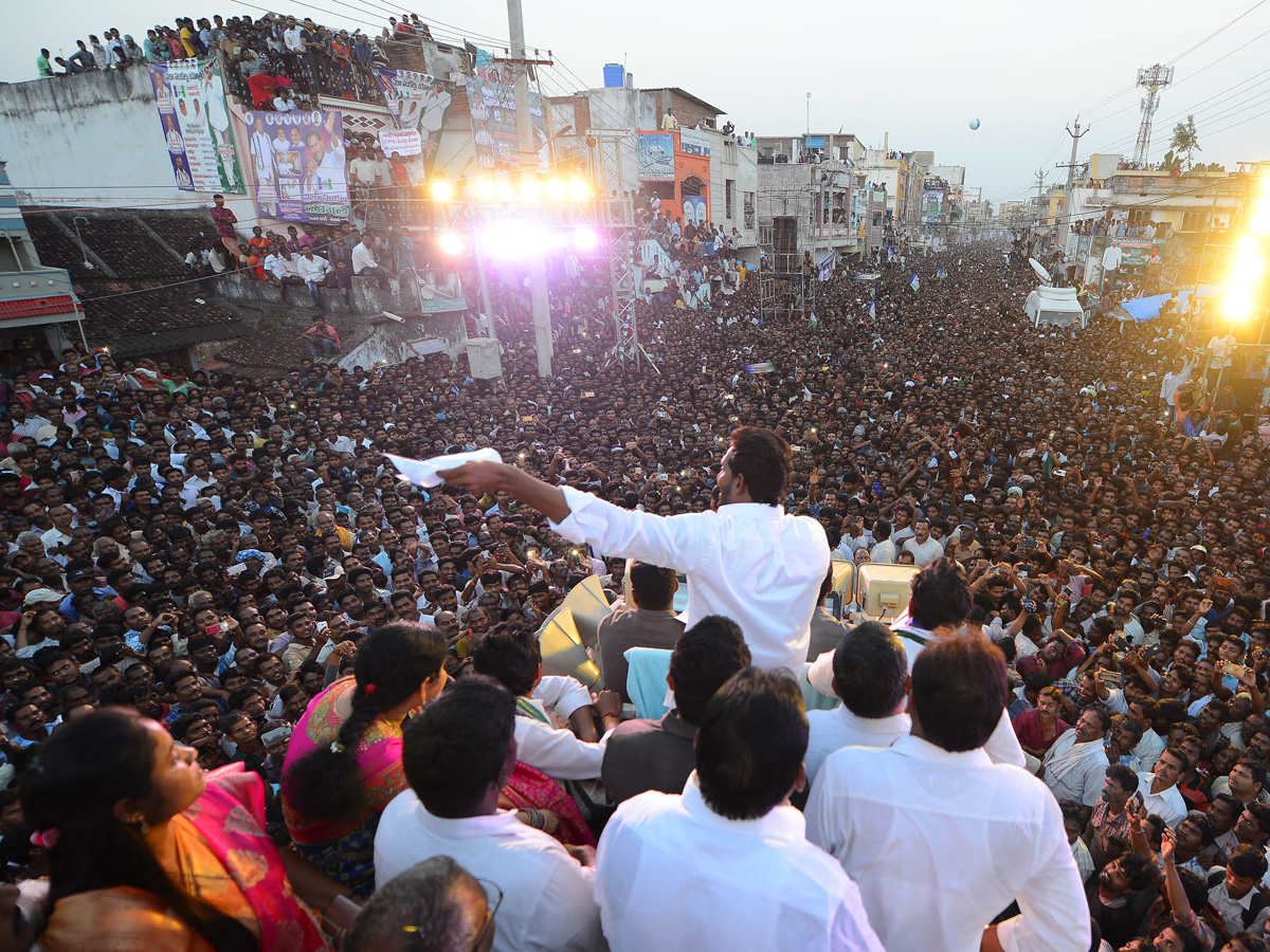 YS Jagan Public Meeting In Bobbili Photo Gallery - Sakshi10