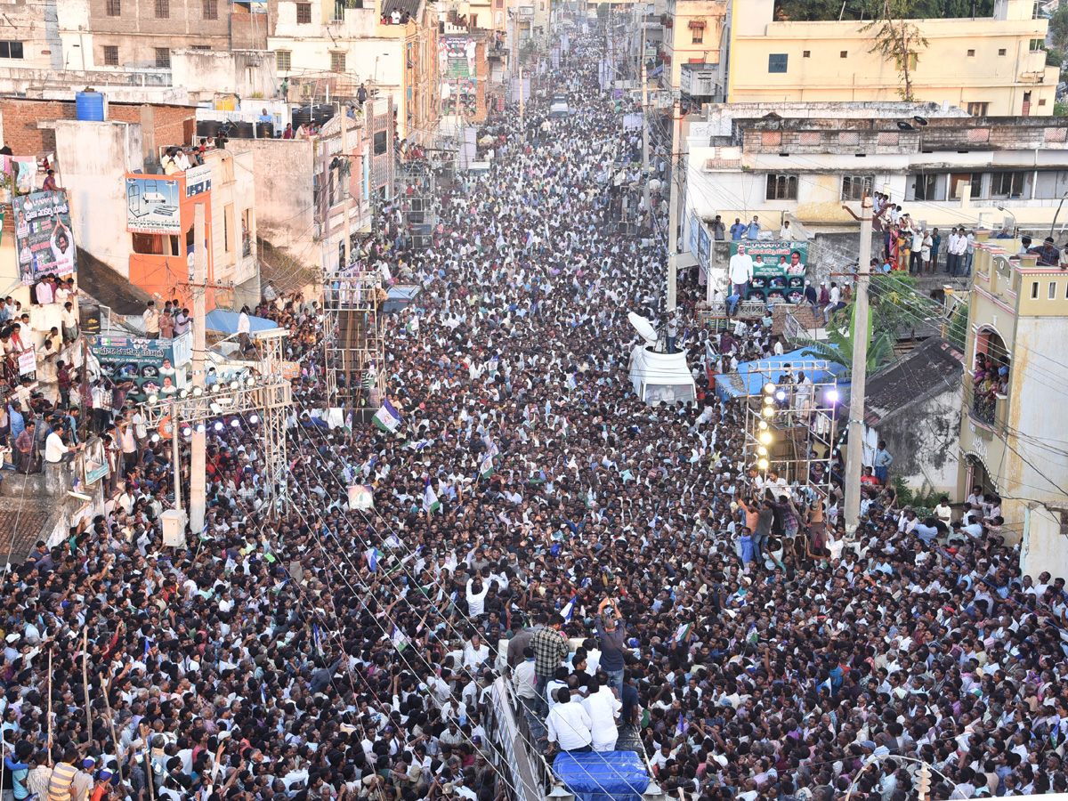 YS Jagan Public Meeting In Bobbili Photo Gallery - Sakshi17