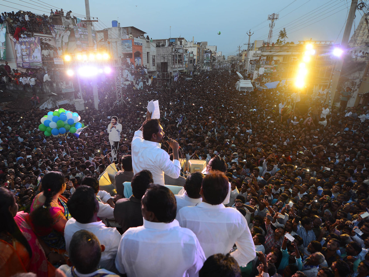 YS Jagan Public Meeting In Bobbili Photo Gallery - Sakshi18