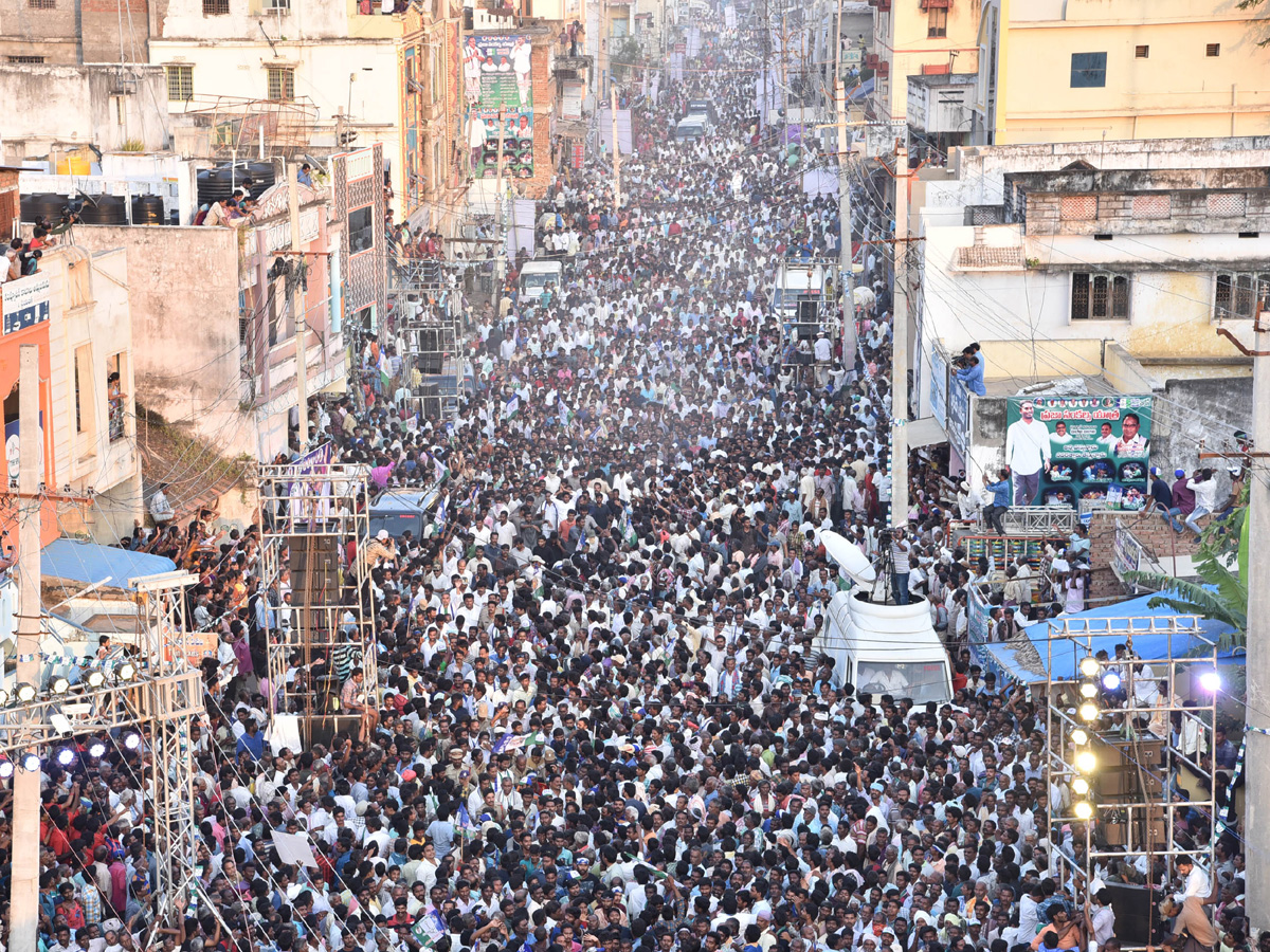 YS Jagan Public Meeting In Bobbili Photo Gallery - Sakshi2