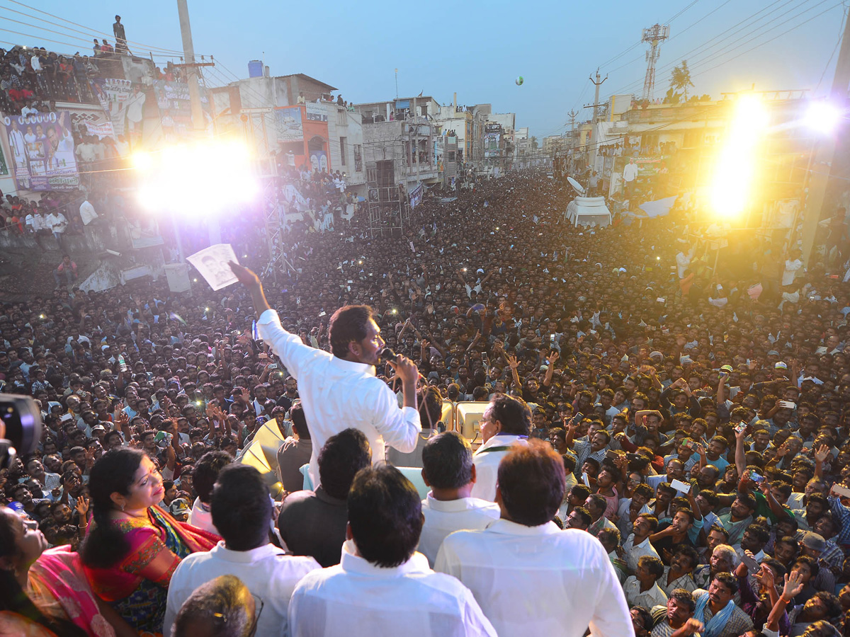 YS Jagan Public Meeting In Bobbili Photo Gallery - Sakshi5