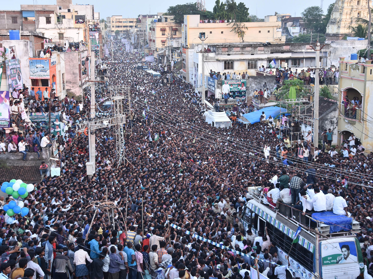 YS Jagan Public Meeting In Bobbili Photo Gallery - Sakshi6