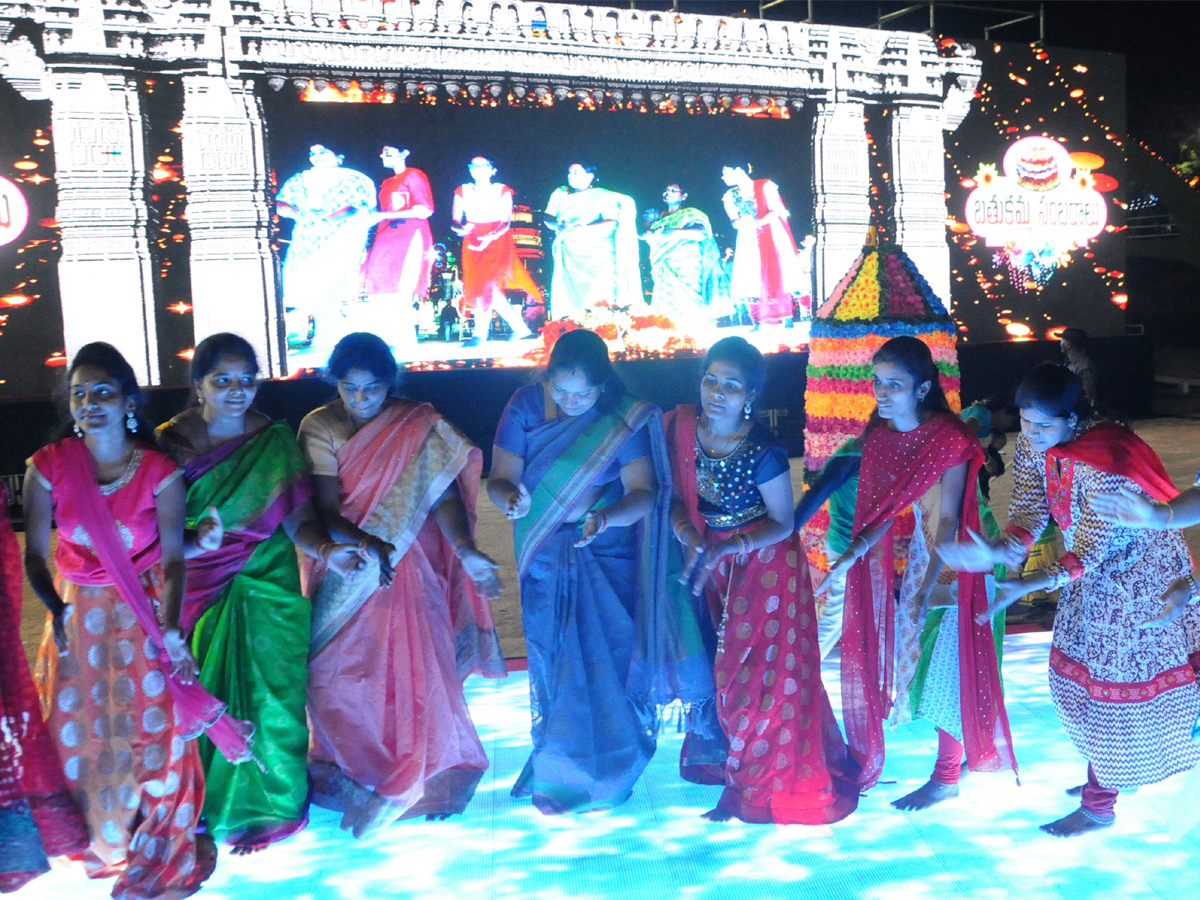 bathukamma celebrations 2018 Photo Gallery - Sakshi10