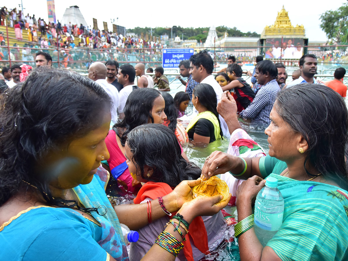 Chakra Snanam in Tirumala Tirupati Brahmotsavam 2018 - Sakshi13