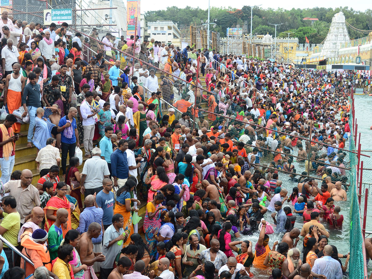 Chakra Snanam in Tirumala Tirupati Brahmotsavam 2018 - Sakshi17