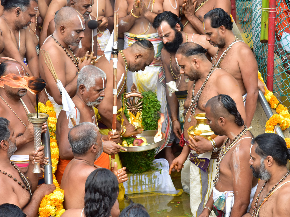 Chakra Snanam in Tirumala Tirupati Brahmotsavam 2018 - Sakshi2