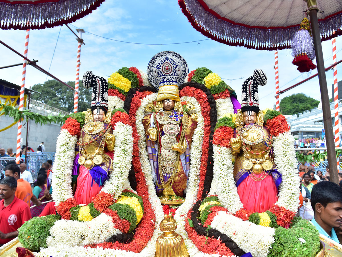 Chakra Snanam in Tirumala Tirupati Brahmotsavam 2018 - Sakshi19