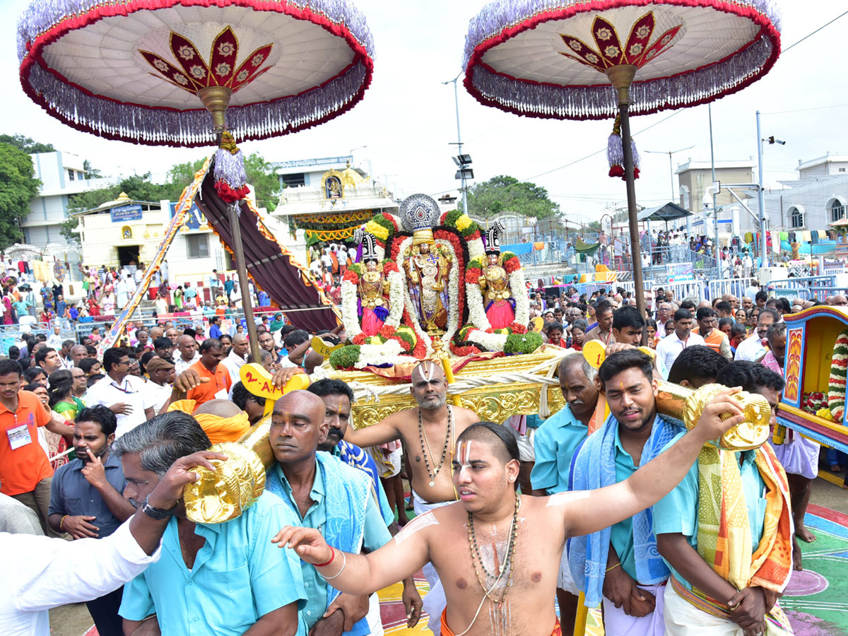 Chakra Snanam in Tirumala Tirupati Brahmotsavam 2018 - Sakshi21