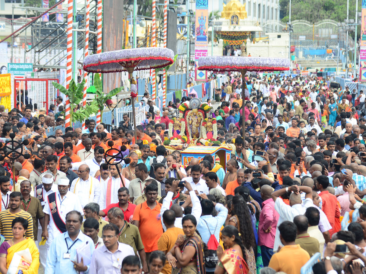 Chakra Snanam in Tirumala Tirupati Brahmotsavam 2018 - Sakshi25