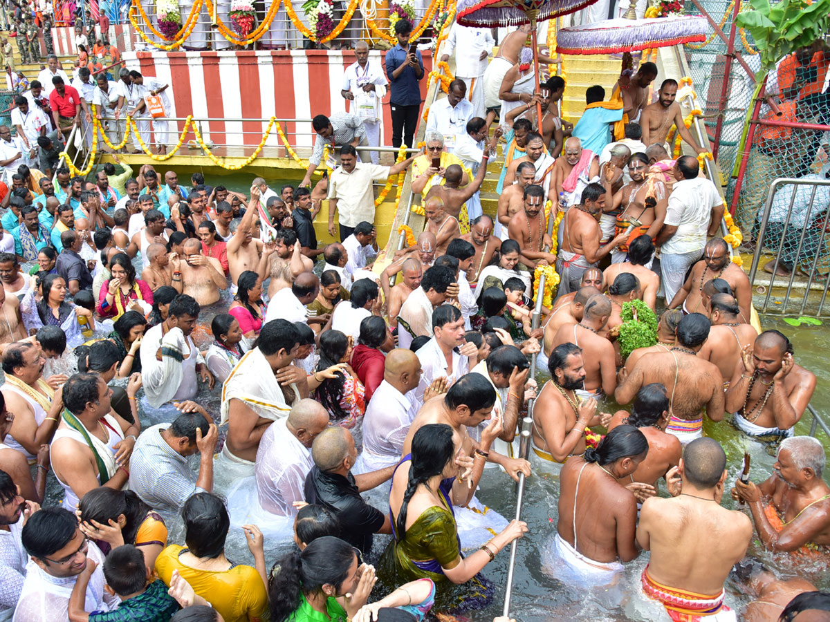 Chakra Snanam in Tirumala Tirupati Brahmotsavam 2018 - Sakshi26