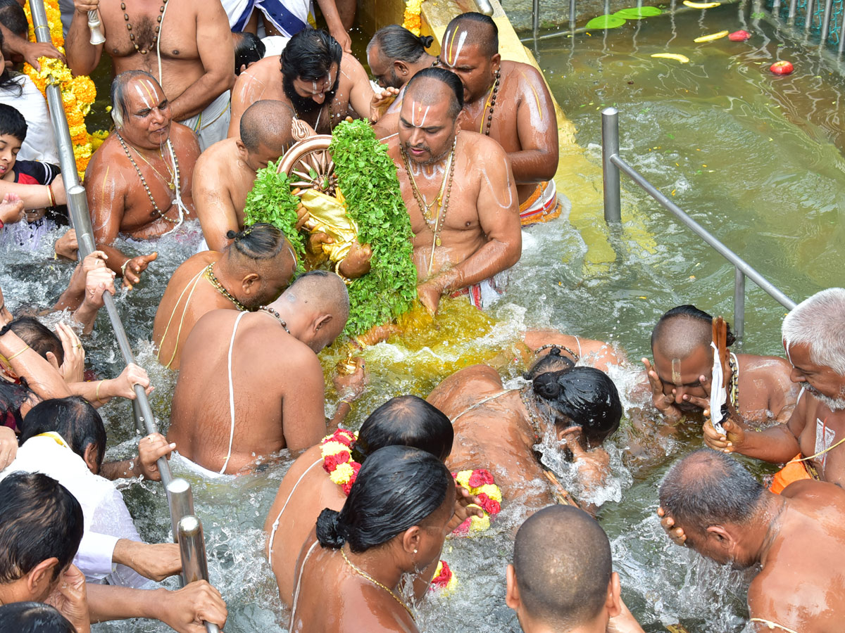 Chakra Snanam in Tirumala Tirupati Brahmotsavam 2018 - Sakshi27