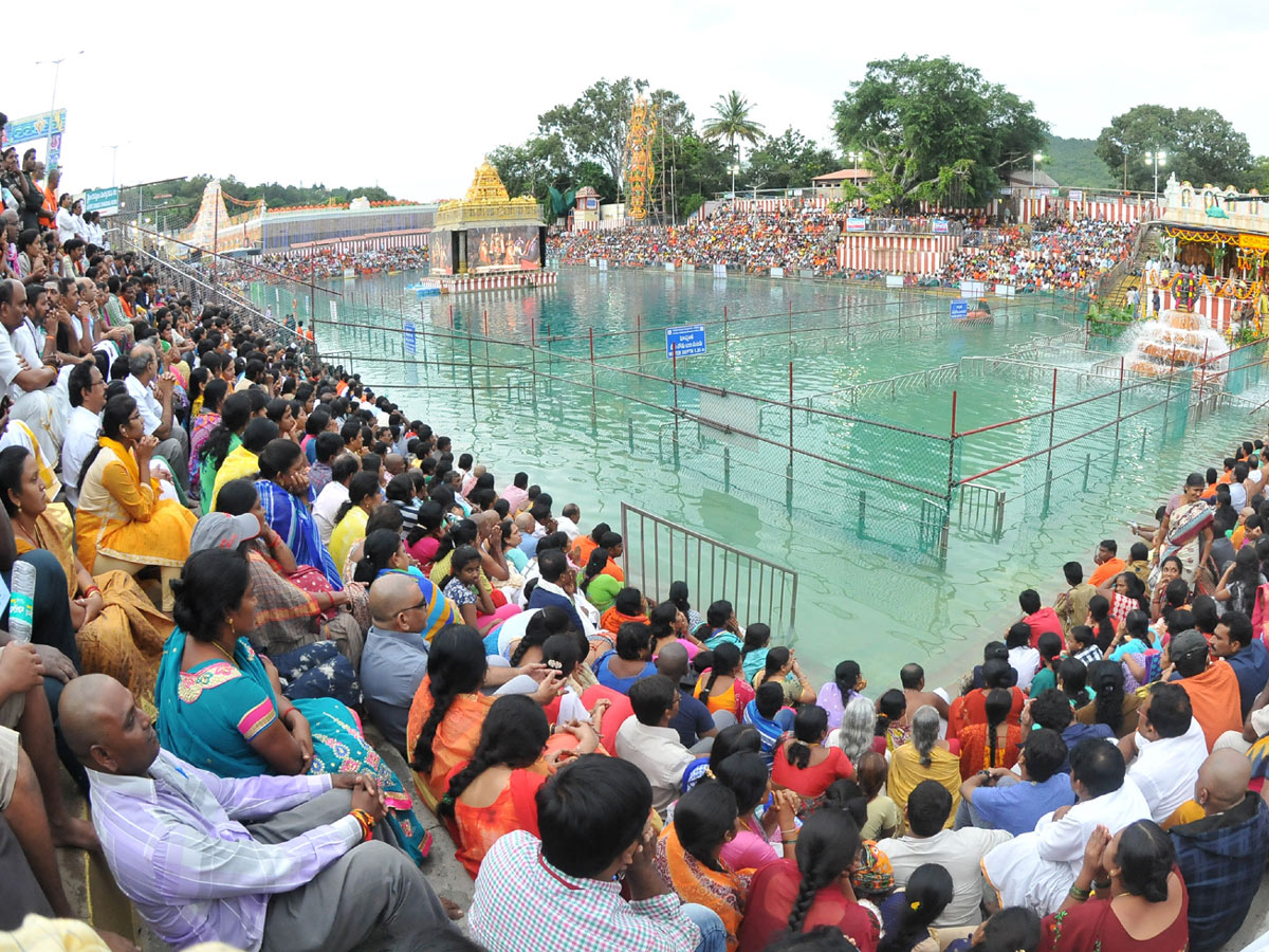 Chakra Snanam in Tirumala Tirupati Brahmotsavam 2018 - Sakshi30