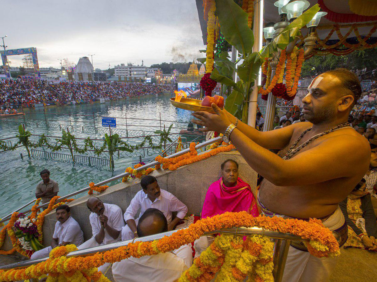 Chakra Snanam in Tirumala Tirupati Brahmotsavam 2018 - Sakshi34