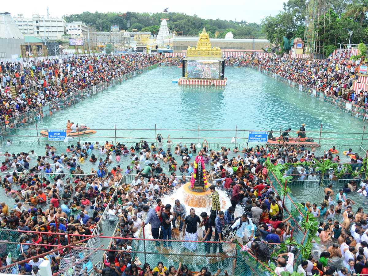 Chakra Snanam in Tirumala Tirupati Brahmotsavam 2018 - Sakshi6