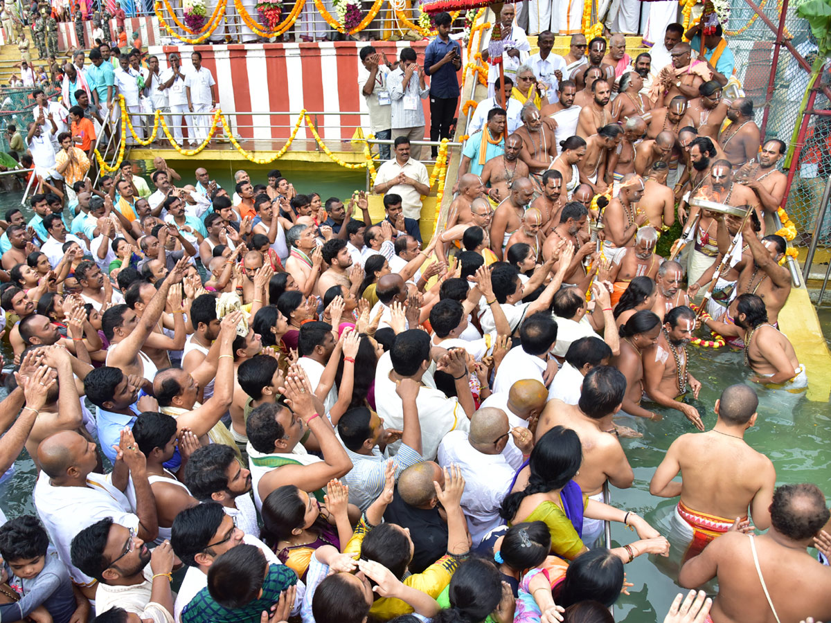 Chakra Snanam in Tirumala Tirupati Brahmotsavam 2018 - Sakshi8