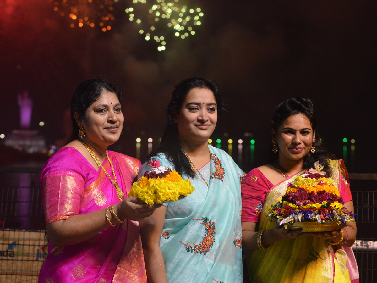 Saddula Bathukamma in full swing at Tank Bund Photo Gallery - Sakshi22