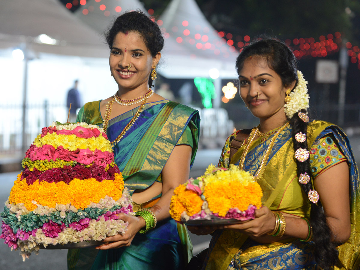 Saddula Bathukamma in full swing at Tank Bund Photo Gallery - Sakshi23