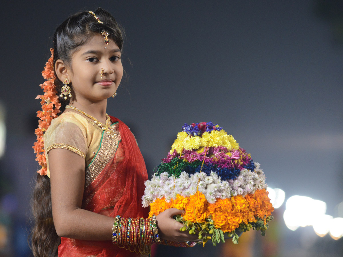 Saddula Bathukamma in full swing at Tank Bund Photo Gallery - Sakshi24