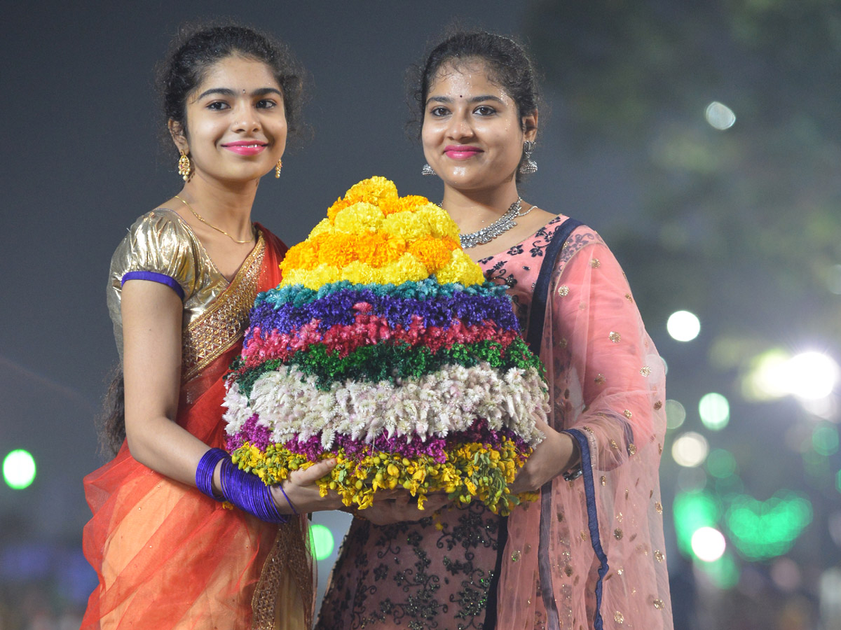 Saddula Bathukamma in full swing at Tank Bund Photo Gallery - Sakshi25