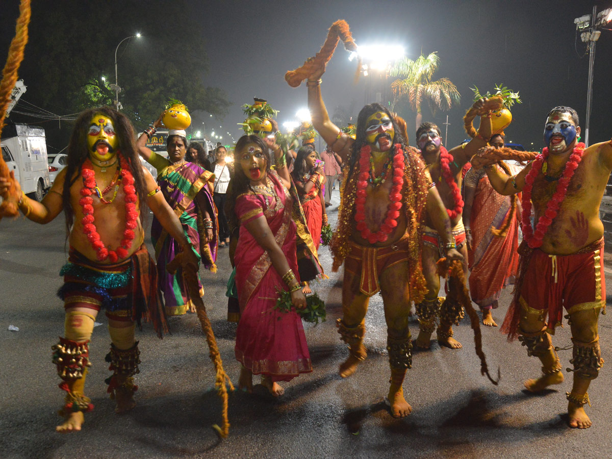 Saddula Bathukamma in full swing at Tank Bund Photo Gallery - Sakshi5