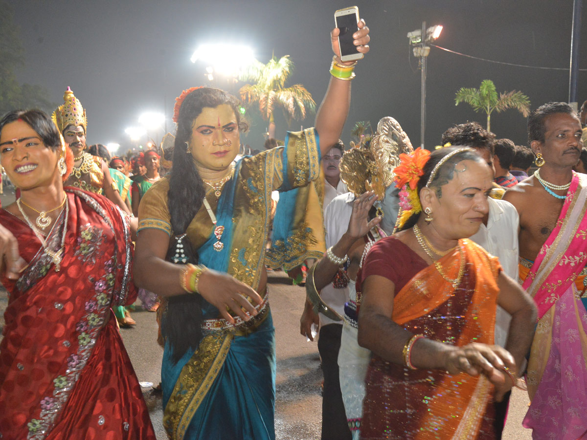 Saddula Bathukamma in full swing at Tank Bund Photo Gallery - Sakshi7