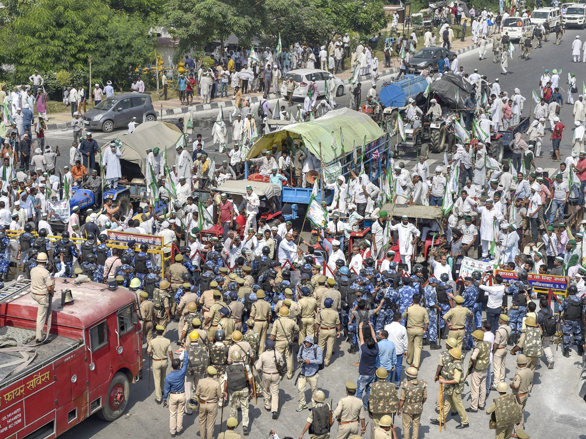 Police Stops Kisan Rally Delhi Border Photo Gallery - Sakshi13