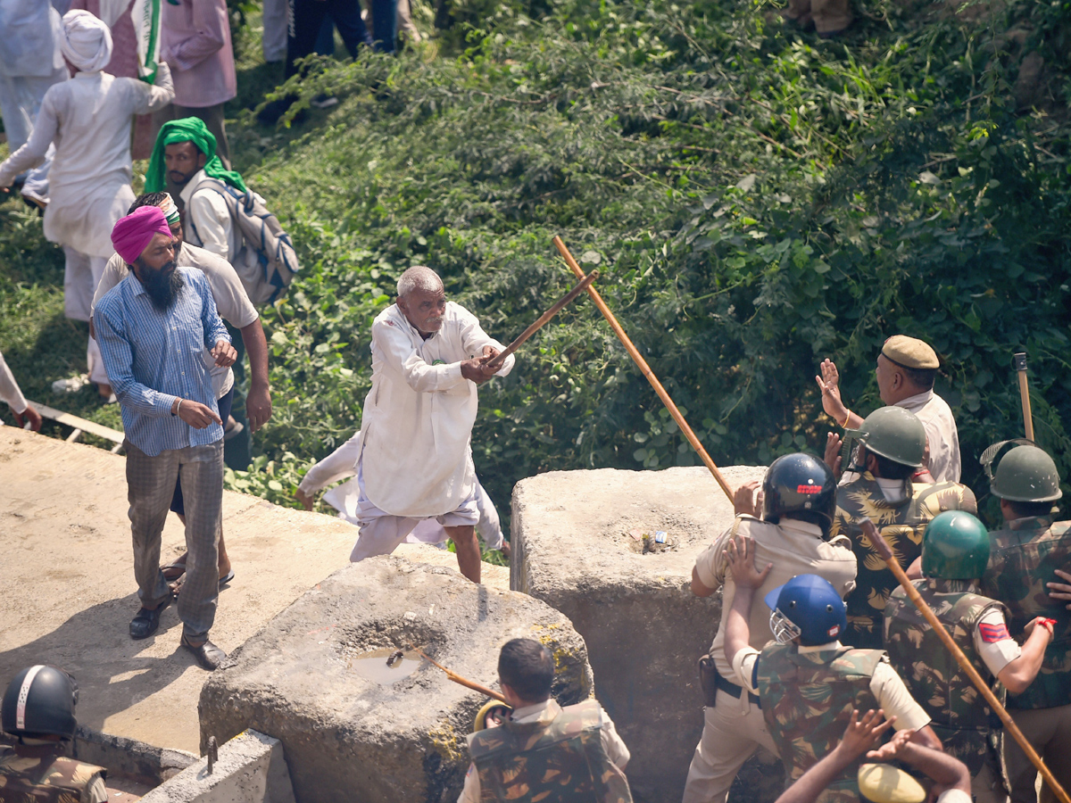 Police Stops Kisan Rally Delhi Border Photo Gallery - Sakshi4