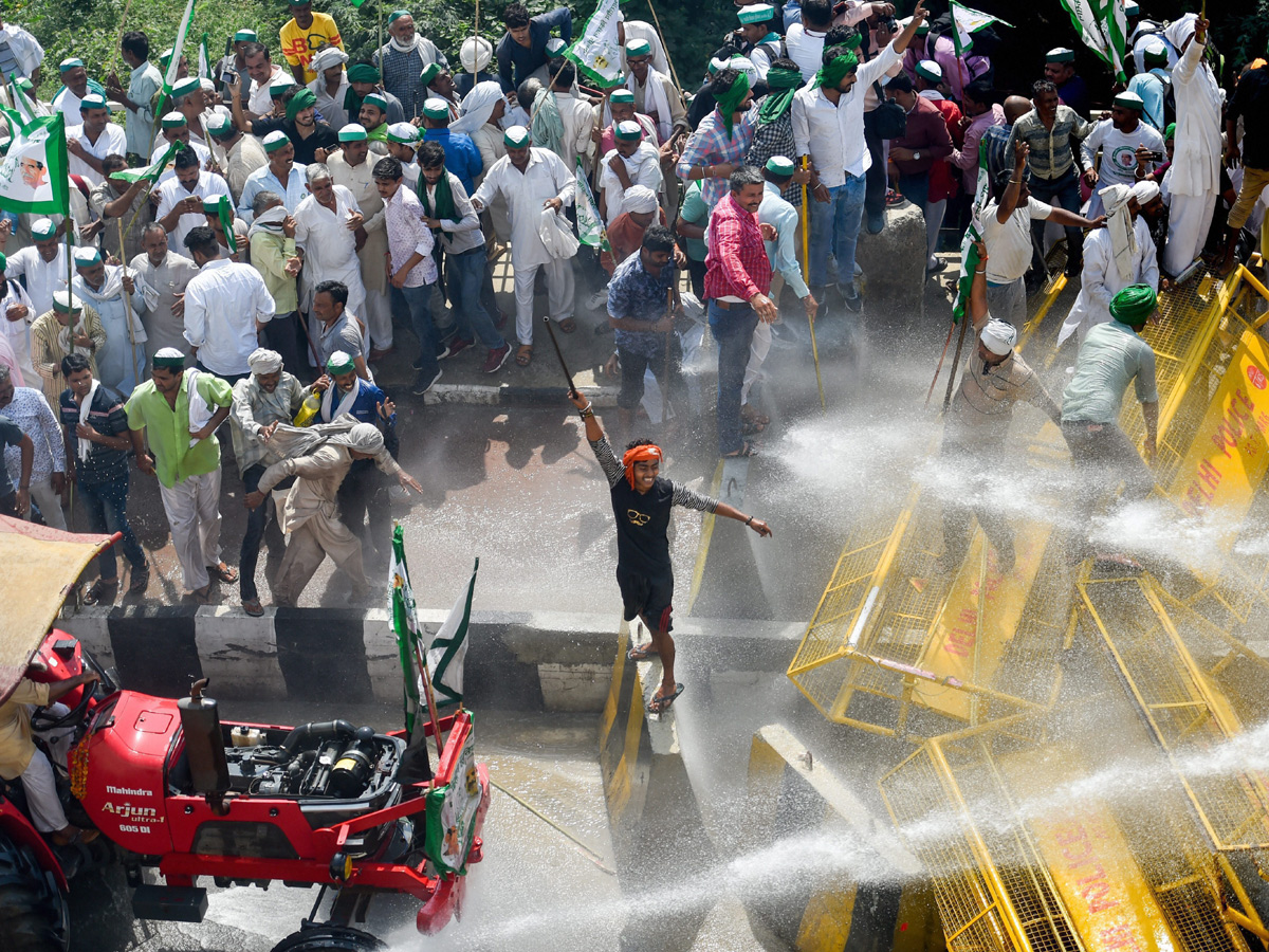 Police Stops Kisan Rally Delhi Border Photo Gallery - Sakshi1