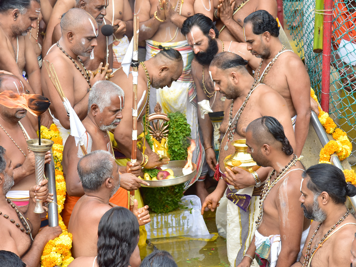 chakra snanam in tirumala Photo Gallery - Sakshi11