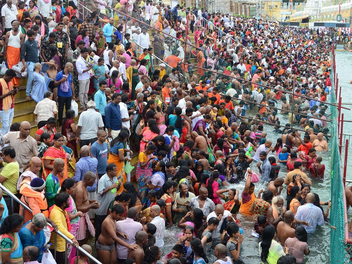 chakra snanam in tirumala Photo Gallery - Sakshi12