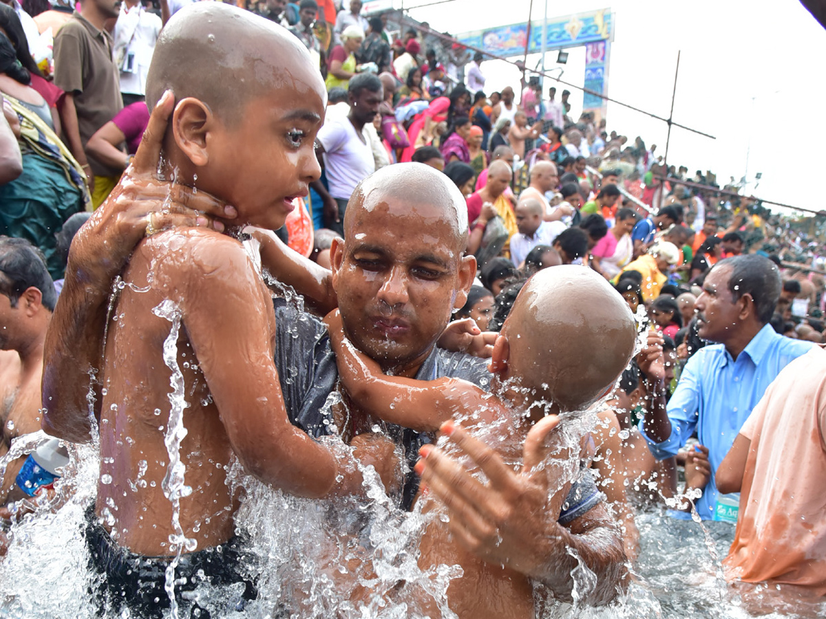 chakra snanam in tirumala Photo Gallery - Sakshi3