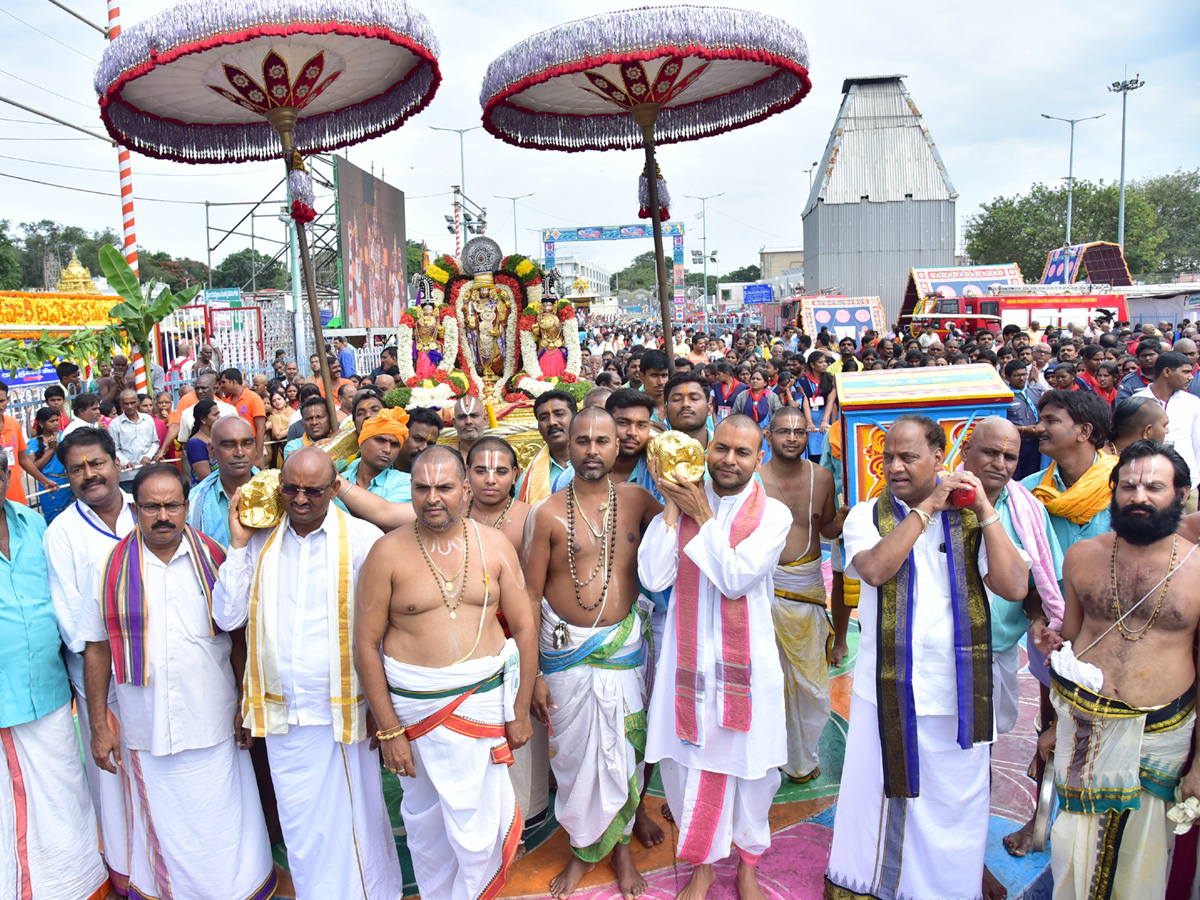 chakra snanam in tirumala Photo Gallery - Sakshi5