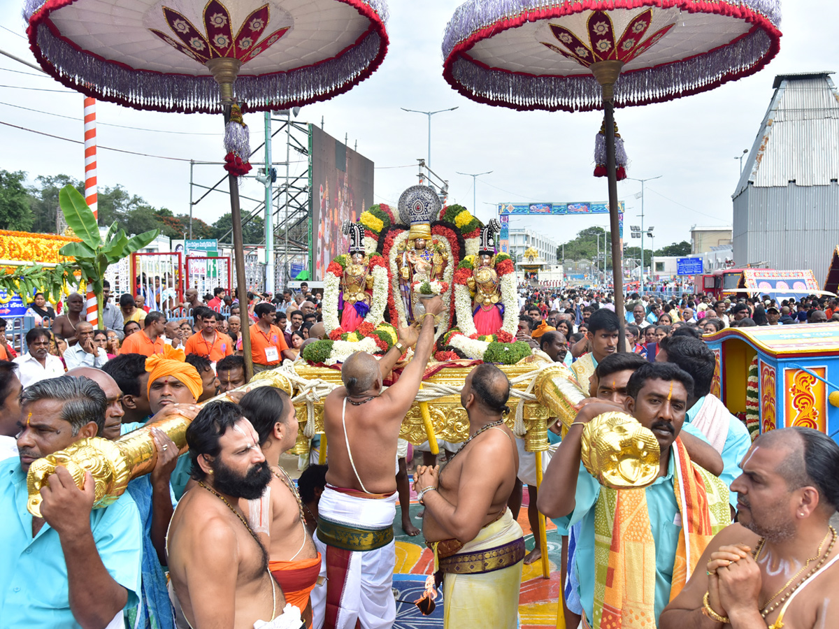 chakra snanam in tirumala Photo Gallery - Sakshi6