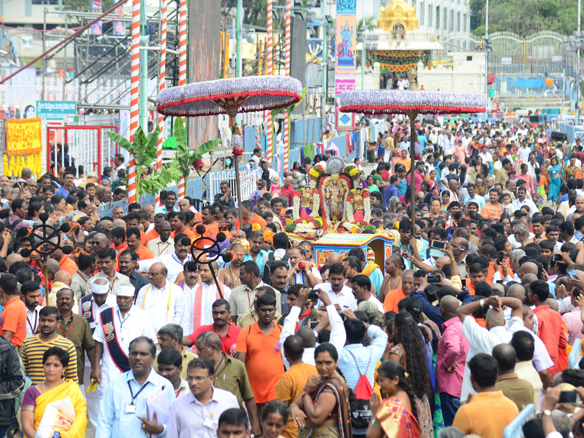 chakra snanam in tirumala Photo Gallery - Sakshi7