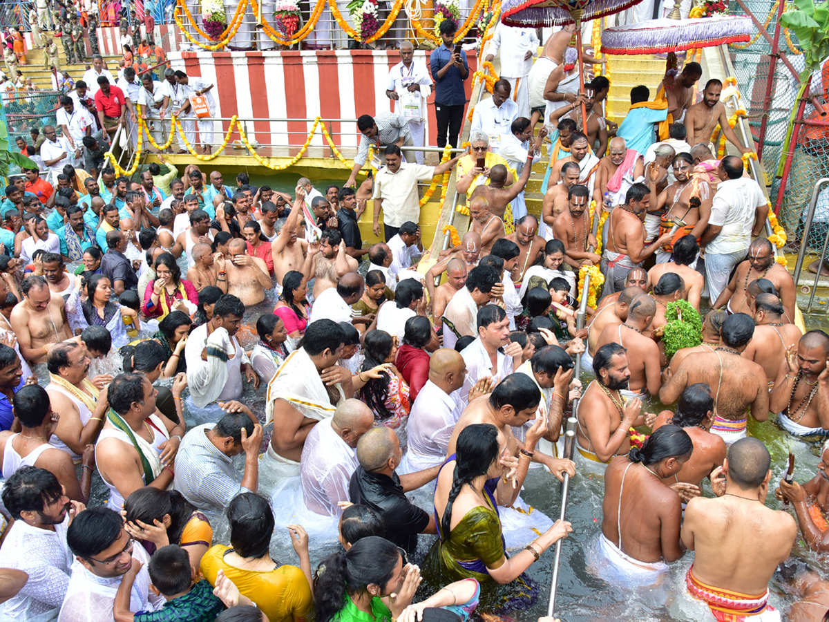 chakra snanam in tirumala Photo Gallery - Sakshi9