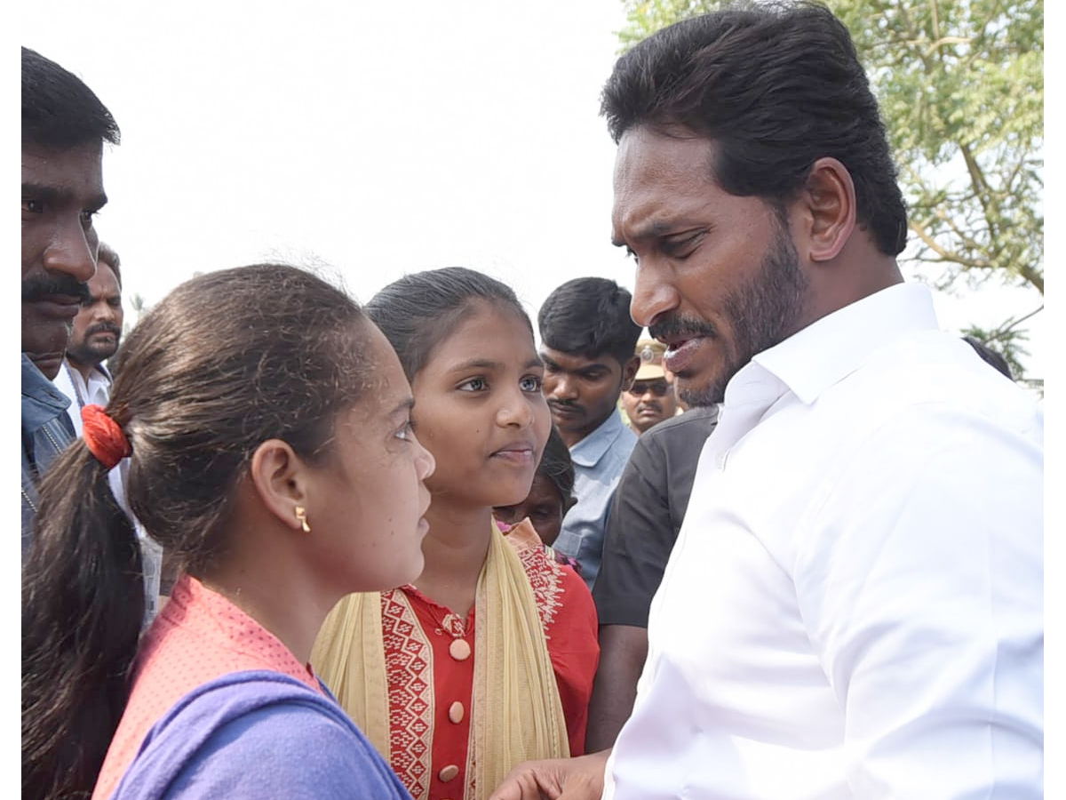 YS Jagan PrajaSankalpaYatra Day 290 Photo Gallery - Sakshi12